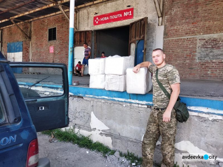 В прифронтовой зоне Донбасса восстановили важную башню и порадовали ребятишек (ФОТО)