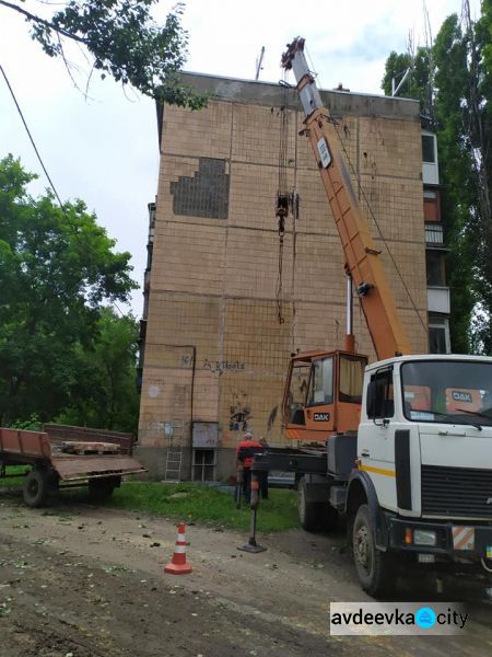 Комунальники Авдіївки випробували спеціалізовану люльку для фасадних робіт