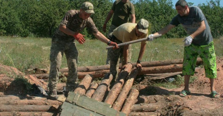 Блиндаж за Мемориалом защитникам Авдеевской промзоны начали реставрировать (ФОТО)