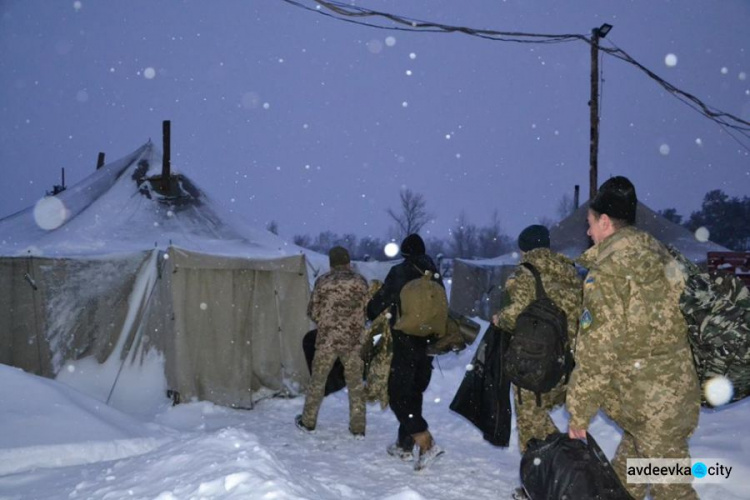 Военное положение: начинаются массовые сборы (ФОТО)