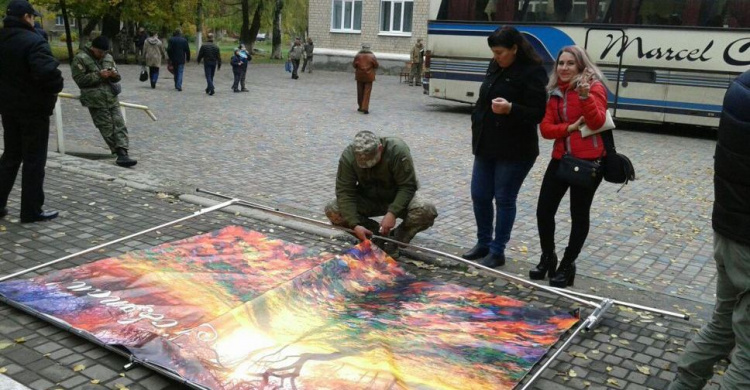 В Авдеевке продолжают готовиться к празднику Дня защитника Украины (ФОТОФАКТ)