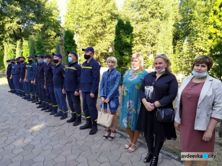 В День спасателя в Авдеевке провели торжественное награждение