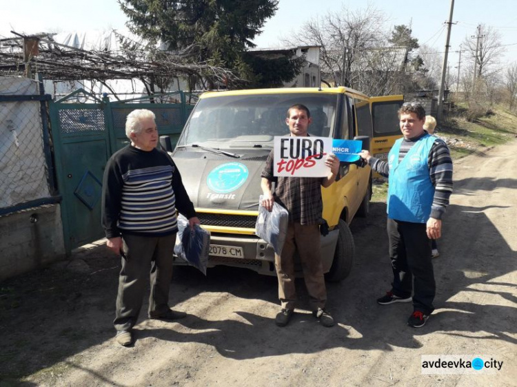 Обстрел Авдеевки: люди уже получают помощь (ФОТО)