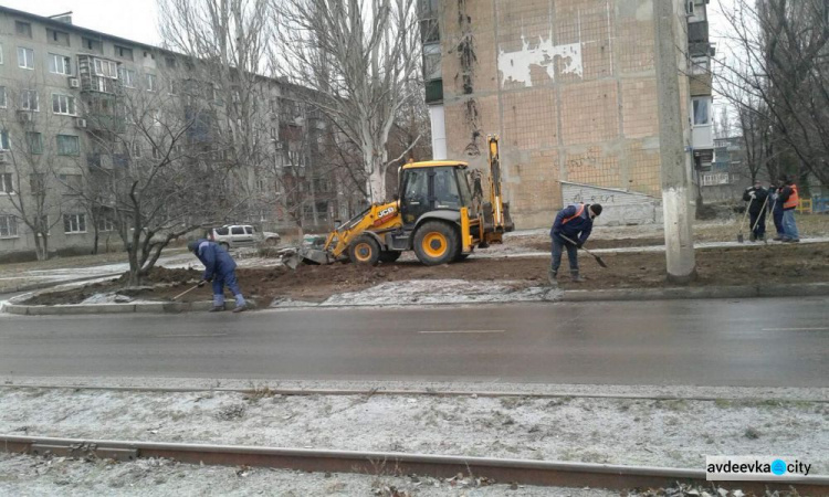 Коммунальщики Авдеевки провели традиционный "Чистый четверг"