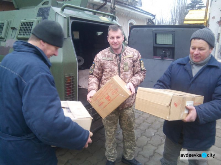 «Симики» помогли жителям Авдеевки и Песок