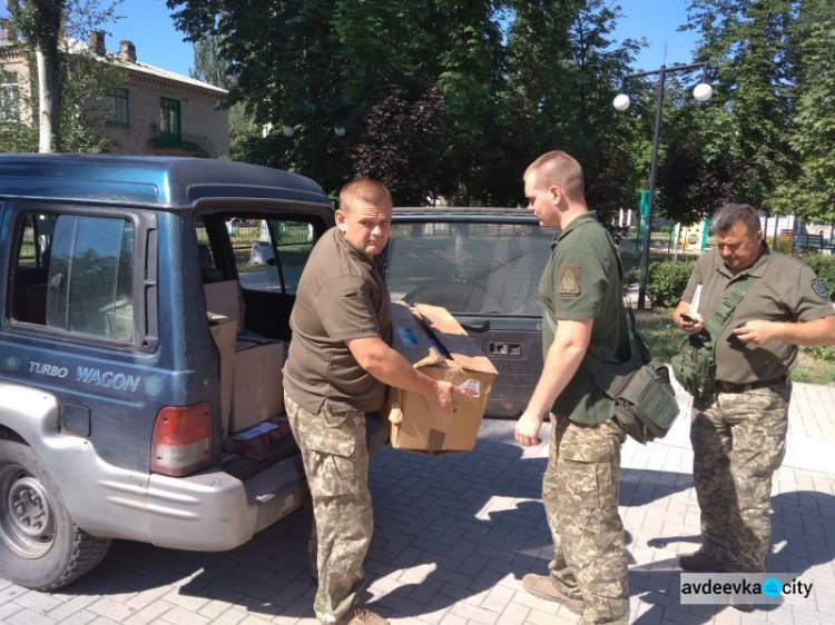 Авдеевский "Малыш" получил от "Симиков" нужные для развития детворы подарки (ФОТО)