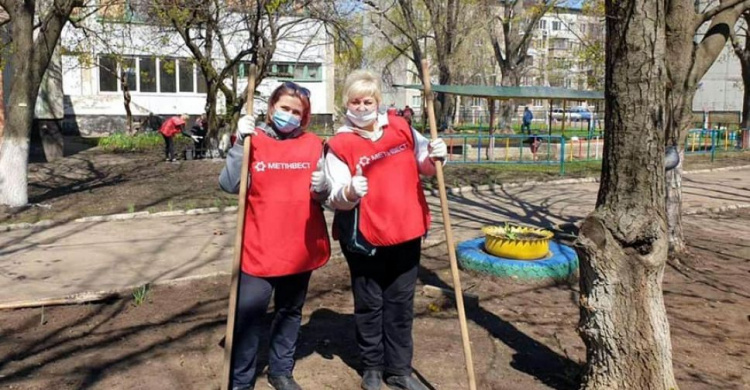 Молодежь АКХЗ навела порядок в «Искорке» (ФОТОФАКТ)