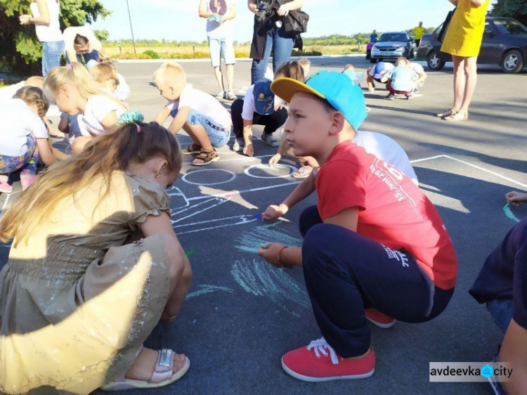 Будущим авдеевским первоклассникам подарили портфели и яркий праздник (ФОТОРЕПОРТАЖ)