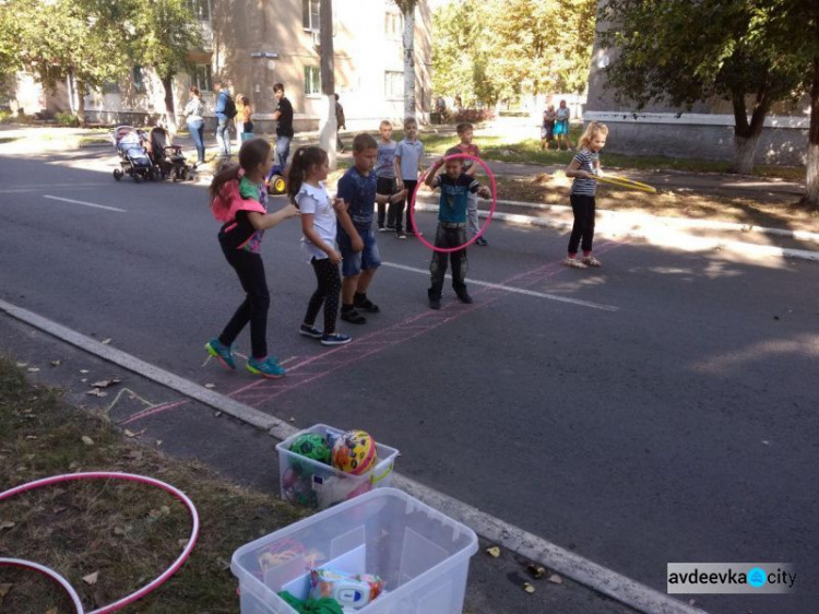 Весело и спортивно авдеевская детвора провела День без автомобилей (ФОТО)