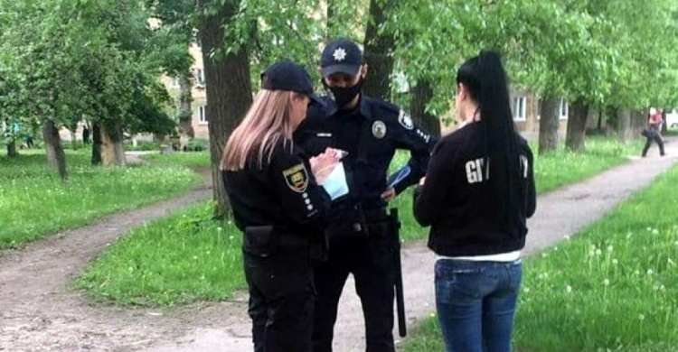 Поліцейські Авдіївки вийшли на охорону громадського порядку 