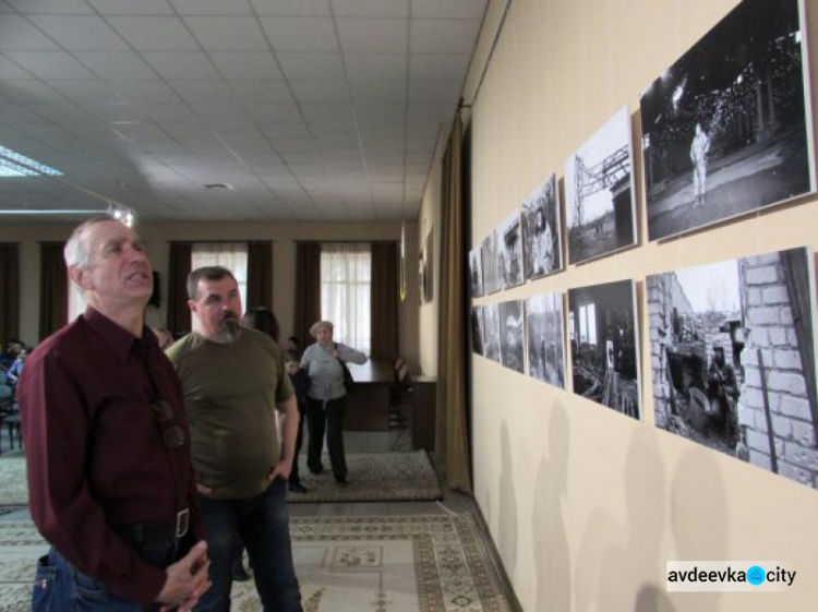 Потрясающие снимки, сделанные в героической авдеевской промзоне, колесят по миру (ФОТО)