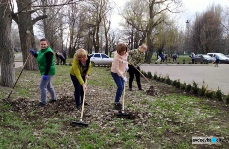 Працівники структурних підрозділів ВЦА Авдіївки влаштували велике прибирання