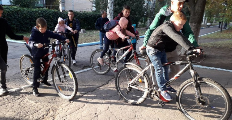 Авдеевские школьники поддержали День без автомобилей (ФОТО)