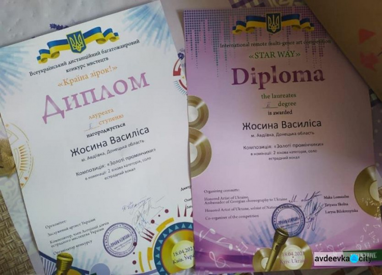 Юна співачка з Авдіївки отримала призові місця на всеукраїнських вокальних конкурсах