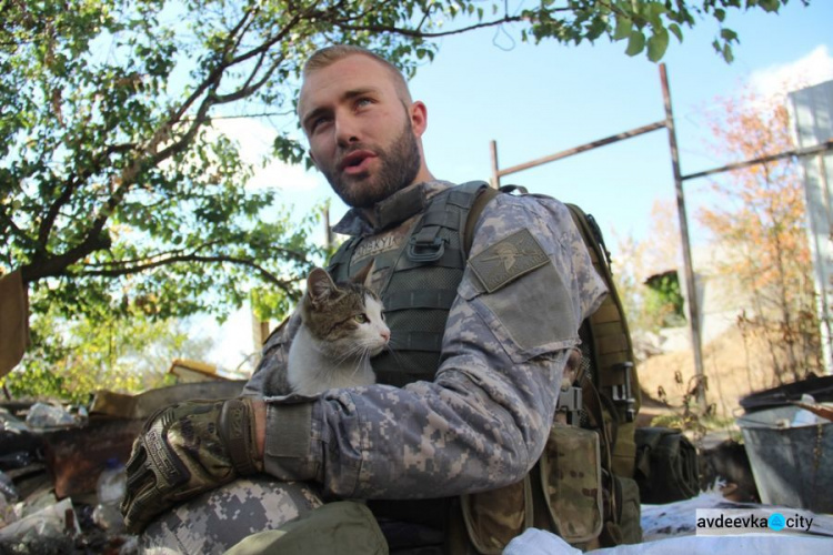 Парамедик, спасавший жизни в районе Авдеевки, помог после взрыва во Львове (ФОТО)