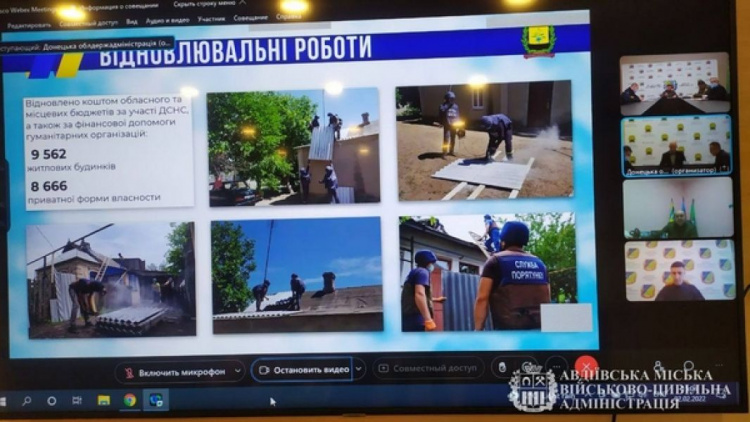 Рятувальники ДСНС продовжать відновлювати покрівлі житлових будинків в Авдіївці