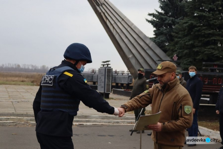 В Авдіївці відзначили рятувальників, які відновлювали прифронтову Донеччину