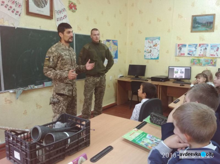 Авдеевские «симики» делились важными знаниями и передавали помощь (ФОТО)