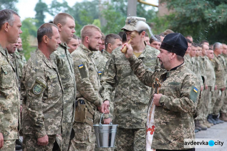 В Авдеевке освятили новый боевой флаг 72-й бригады (ФОТО)