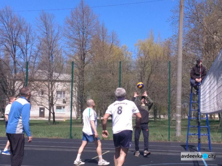 В Авдеевке состоялась волейбольная битва (ФОТОРЕПОРТАЖ)