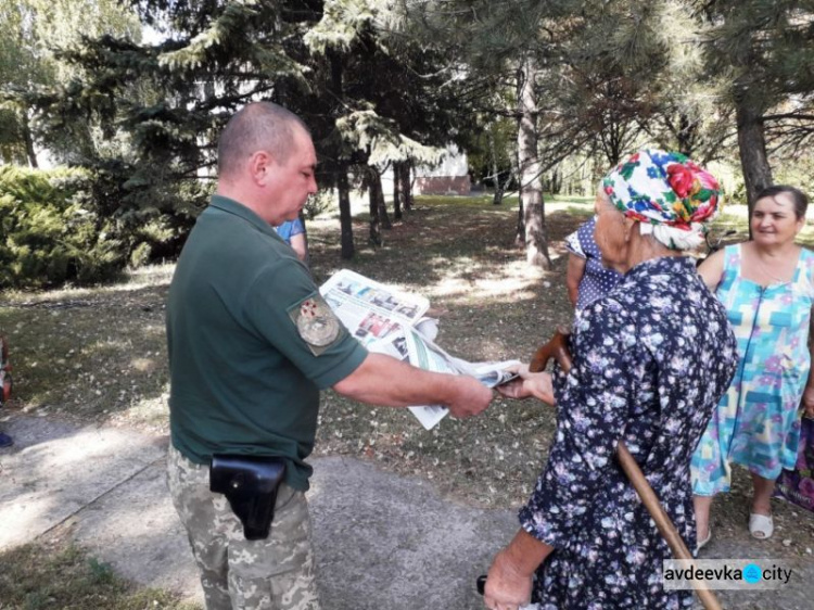 Авдеевские симики возвращали свет и развозили помощь (ФОТО)