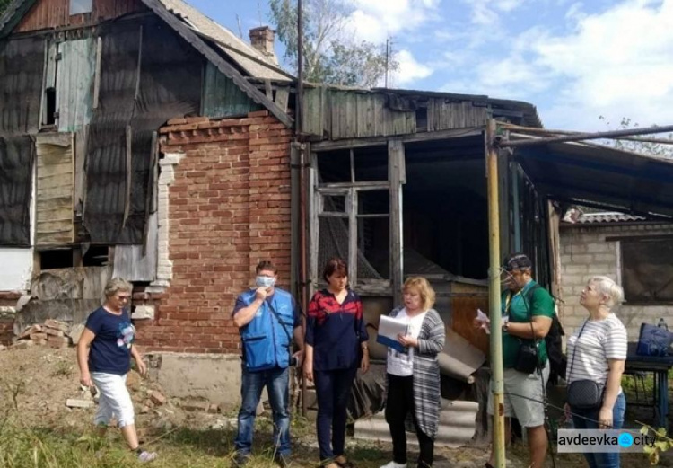 В Авдіївці продовжують обстежувати зруйноване житло