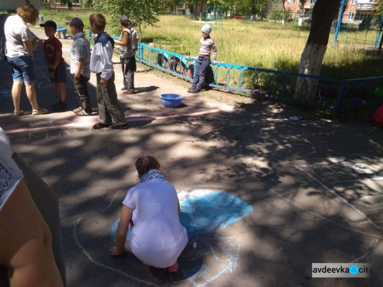 В Авдеевке дети, играя, узнали о своих правах (ФОТО)