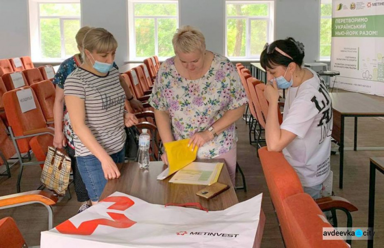 Для жителей Новгородского провели консультации в рамках конкурса "Преобразим украинский Нью-Йорк вместе!"