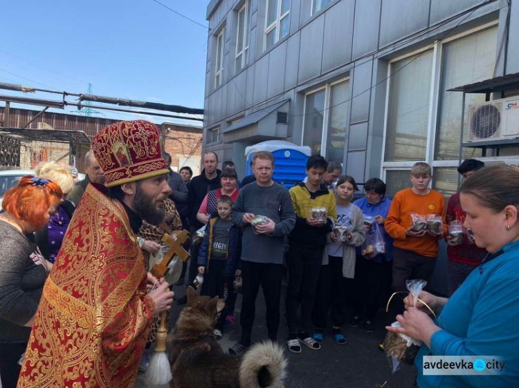 Авдіївські коксохіміки відзначили велике християнське свято з вірою у перемогу та світле майбутнє (ФОТОФАКТ)