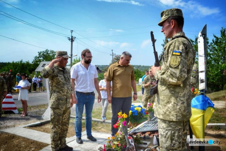 Мемориал у героической Авдеевской промзоны стал больше (ФОТО)