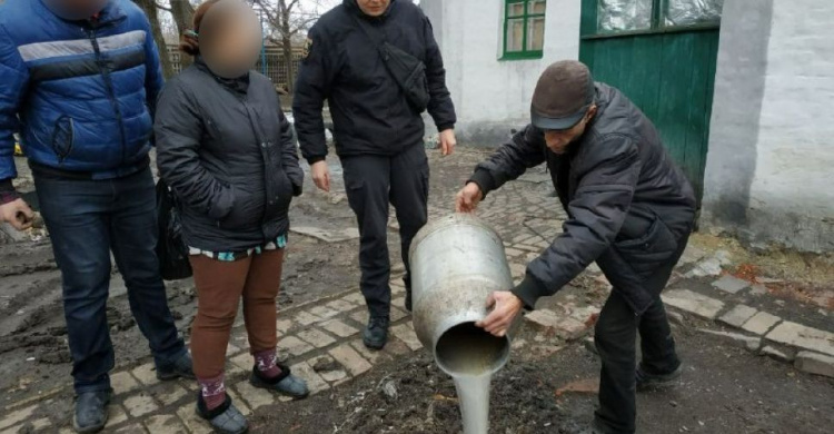 В Авдеевке «накрыли» самогонщиков (ФОТО)