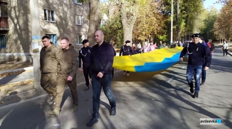 День защитника Украины Авдеевка отметила торжественным шествием и митингом у памятника Шевченко