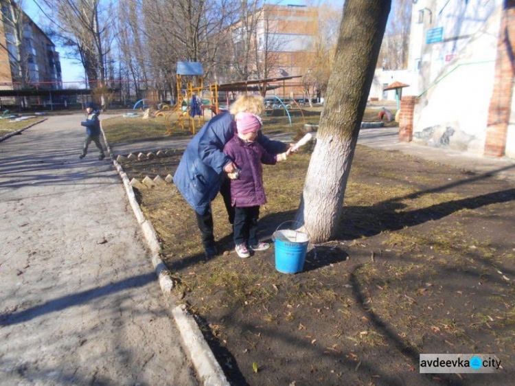 Чистый четверг в Авдеевке: необычные дети поработали на славу (ФОТО)