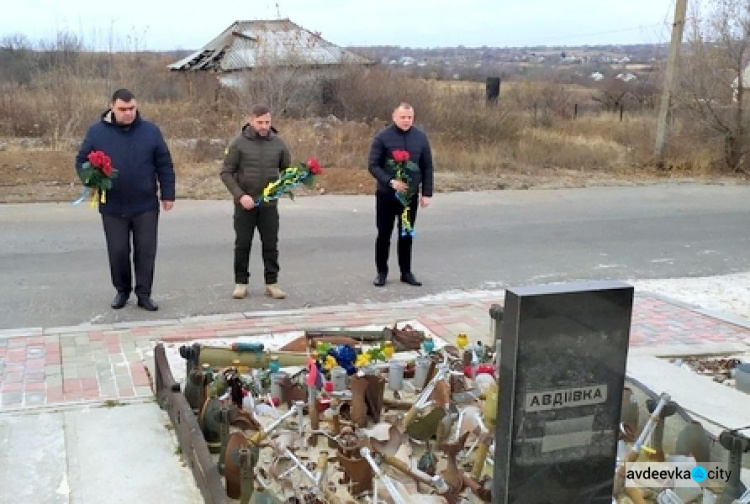 В Авдеевке в День Достоинства и Свободы вспомнили героев Небесной сотни