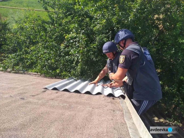 В Авдеевке спасатели ГСЧС продолжают восстанавливать жилые дома