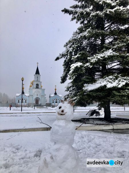 В Авдеевке выпал снег (ФОТОФАКТ)