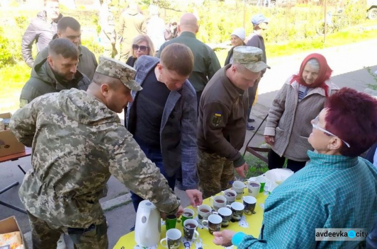 До жителів Опитного завітали представники Авдіївської, Очеретинської та обласної влади