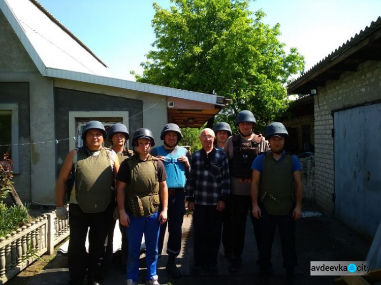 Прифронтовая Авдеевка приходит в себя после обстрелов (ФОТО)