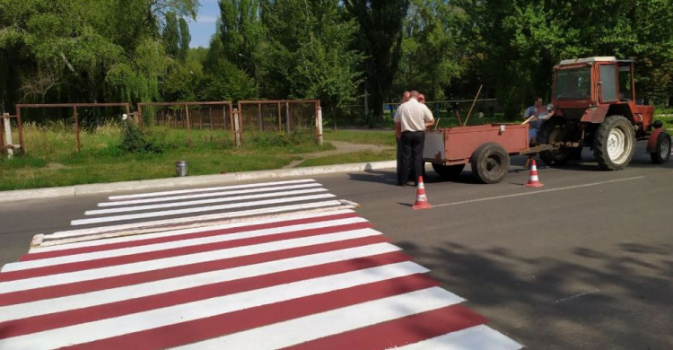 В Авдеевке приступили к обновлению пешеходных переходов (ФОТОФАКТ)