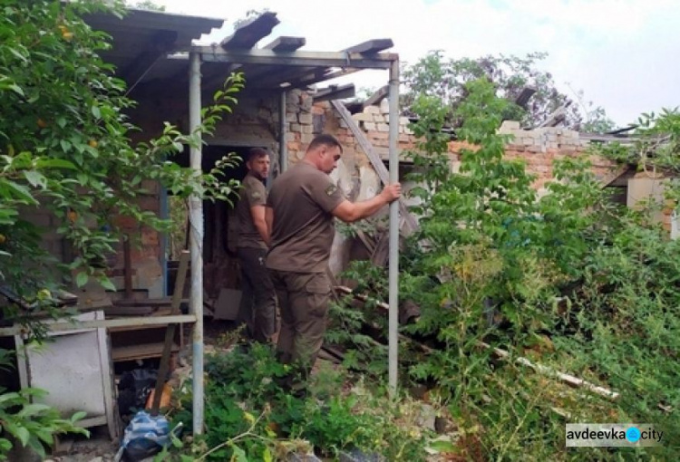 В Авдіївці продовжують обстежувати зруйноване житло