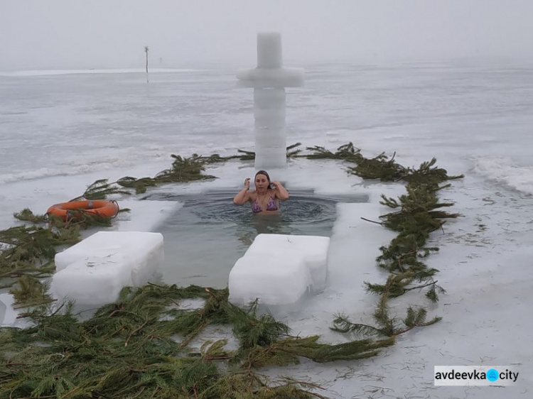 Прифронтовая Авдеевка празднует Крещение (ФОТОРЕПОРТАЖ)