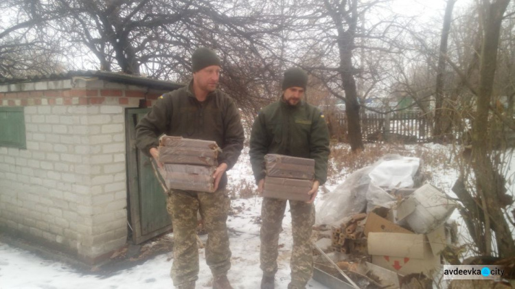 Авдеевские симики помогли доставить воду и подарки (ФОТО)