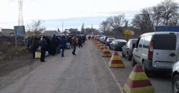 Пограничники отмечают рост пассажиропотока на КПВВ перед новогодними праздниками