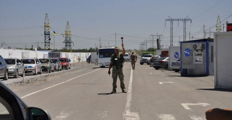 На КПВВ и блокпостах на Донбассе не пропустили 34 человека и задержали 6 пособников боевиков