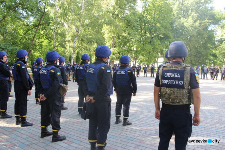 В Авдеевке спасателей ГСЧС Украины поблагодарили за восстановленные дома