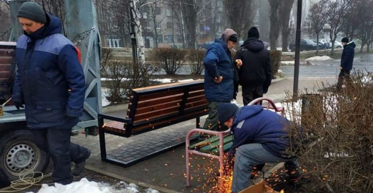 В Авдіївці комунальники продовжують оновлювати міста відпочинку городян (ФОТОФАКТ)