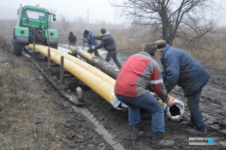 АКХЗ помогает строить важнейший для Авдеевки газопровод не только финансово: фото