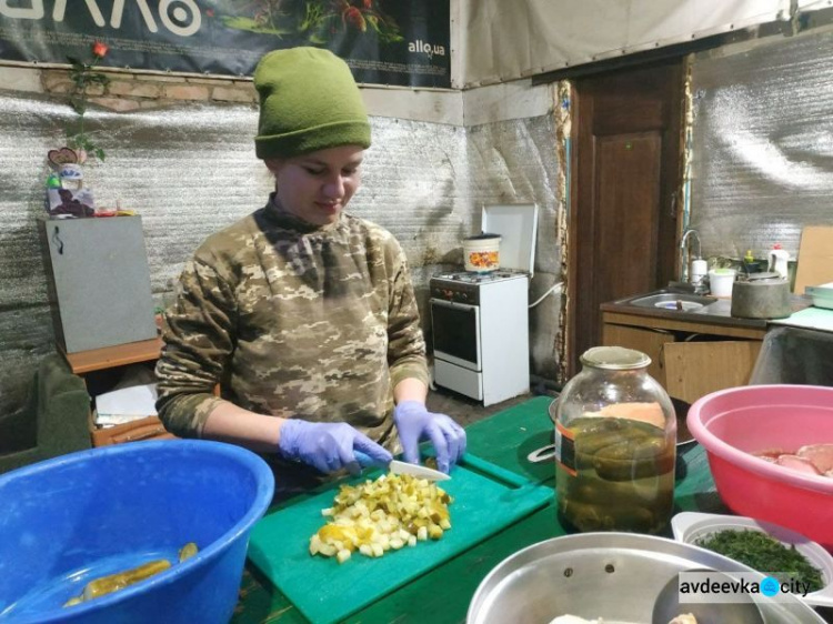 Українських захисників на передовій годують по-домашньому смачно