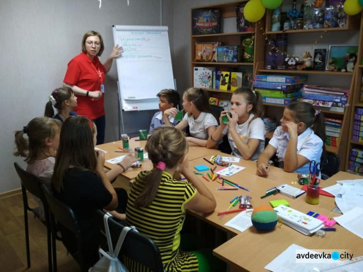 Міжнародна організація оцінювала потреби дівчат та хлопців з прифронтової Авдіївки (ФОТО)