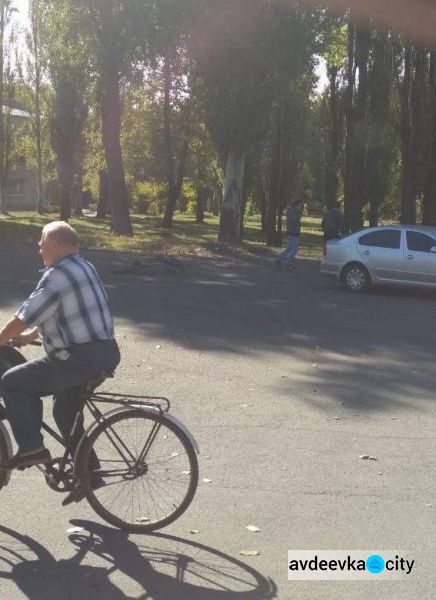 В Авдеевке машина сбила велосипедиста (ФОТОФАКТ)